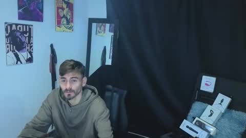 aaron_malikk online show from April 28, 2026, 3:44 am