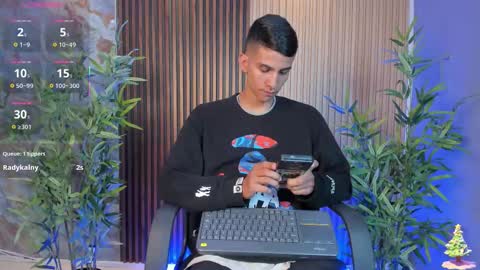 Aaron online show from December 18, 2025, 12:44 pm