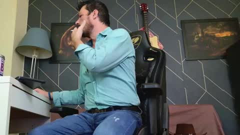 Aaron online show from December 3, 2025, 8:00 am