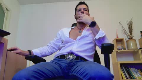 Aaron online show from April 10, 2026, 2:39 am