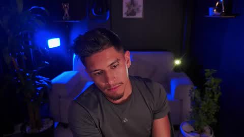 AARON  online show from November 6, 2025, 10:21 pm