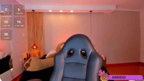 Abbie Edmond  online show from February 19, 2025, 4:23 am