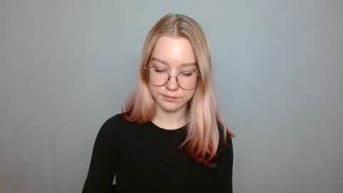 Abby Lovense is active online show from December 29, 2024, 12:45 pm