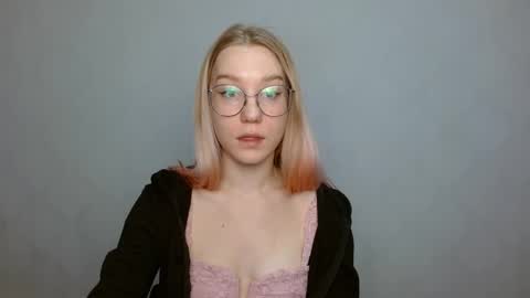 Abby Lovense is active online show from January 4, 2025, 12:27 pm