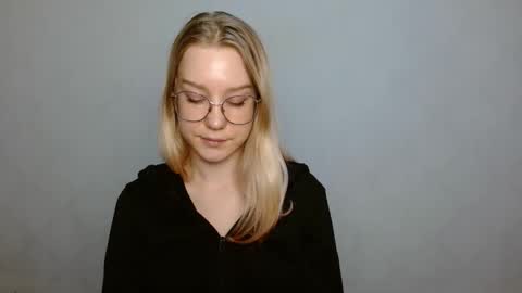 Abby Lovense is active online show from January 28, 2025, 1:05 pm