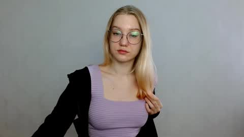 Abby Lovense is active online show from February 22, 2025, 9:45 am