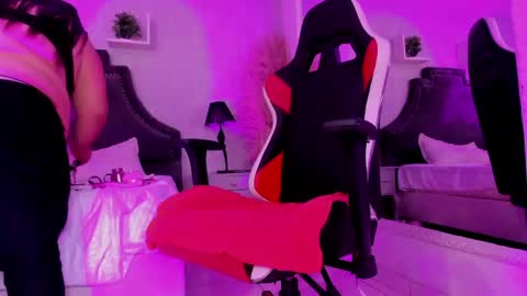 abbyrogers1 online show from May 4, 2026, 4:52 am