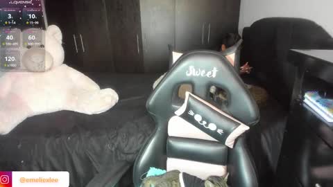 Snapshot of abbyxlee chatting on February 5, 2025, 9:50 pm     online show from February 5, 2025, 9:50 pm