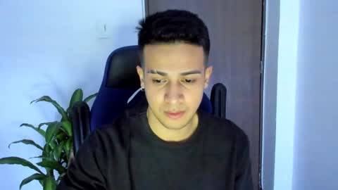 Independence model AbelAsburgo online show from March 11, 2025, 5:05 am