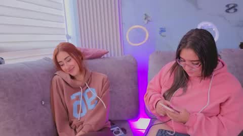 abella_as_ online show from April 10, 2026, 6:34 pm