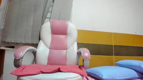 Snapshot of abiigail_fox chatting on February 28, 2025, 3:04 am Abigail online show from February 28, 2025, 3:04 am