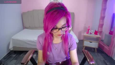 abril_ch_ online show from October 3, 2025, 10:45 am