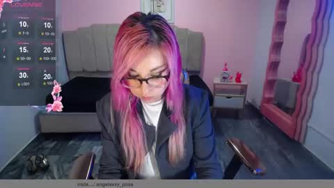 abril_ch_ online show from October 28, 2025, 10:52 am