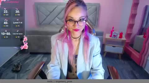 abril_ch_ online show from November 7, 2025, 10:48 am