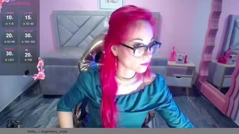 abril_ch_ online show from December 5, 2025, 10:46 am