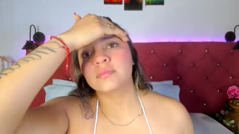 abril_gomez_11 online show from December 2, 2025, 8:26 pm