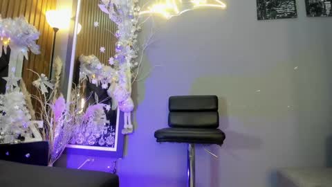 Abril  online show from December 22, 2024, 4:28 am