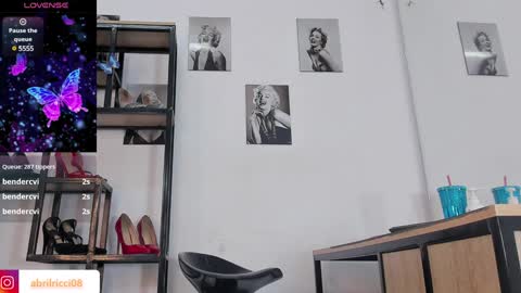 Abril  online show from December 29, 2024, 2:21 pm