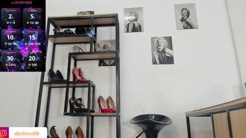 Abril  online show from December 31, 2024, 3:34 am