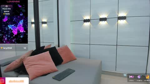 Abril  online show from January 25, 2025, 4:23 am