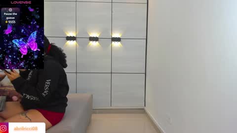 Abril  online show from January 26, 2025, 3:27 am