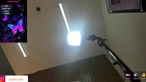 Abril  online show from February 1, 2025, 3:52 am