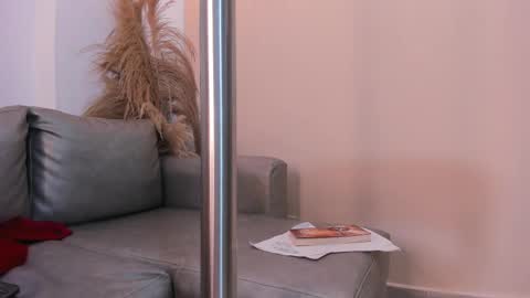 Abril  online show from March 11, 2025, 8:09 am