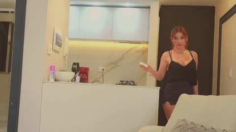 Abril Colls online show from November 4, 2025, 6:45 am