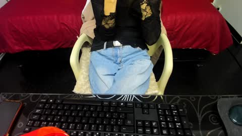 ABRIL online show from February 1, 2025, 7:02 pm