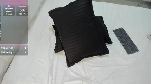 AbrilSonne online show from February 12, 2025, 9:01 pm