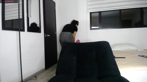 AbrilSonne online show from September 19, 2025, 2:02 am