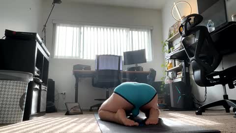 Snapshot of absynth69 chatting on January 22, 2025, 6:41 pm Mylo online show from January 22, 2025, 6:41 pm