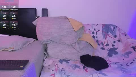 centric independent model   online show from November 15, 2025, 2:09 am