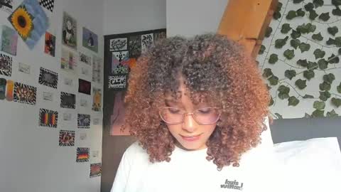 Snapshot of ada_gales_ chatting on December 18, 2024, 10:24 pm Isa online show from December 18, 2024, 10:24 pm