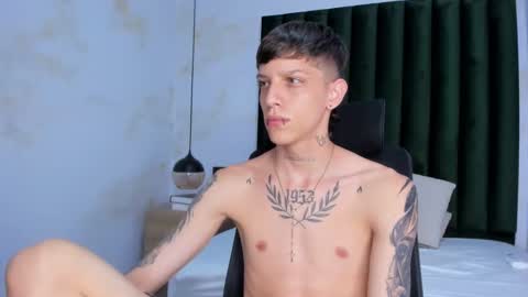 Snapshot of adam_hard_ chatting on December 4, 2024, 10:51 pm Adam online show from December 4, 2024, 10:51 pm