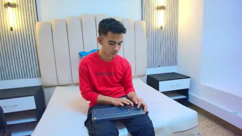 Snapshot of adam_hill7 chatting on May 20, 2026, 7:31 pm Adam online show from May 20, 2026, 7:31 pm