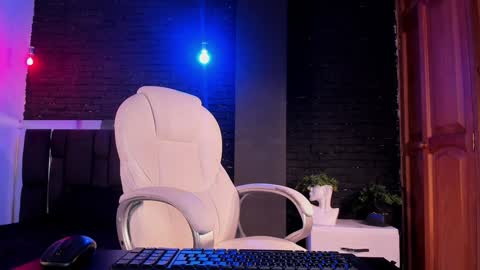 adam_piarse online show from December 4, 2024, 11:46 pm