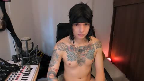 Snapshot of adam_rocket chatting on October 14, 2025, 1:34 pm  Adam online show from October 14, 2025, 1:34 pm