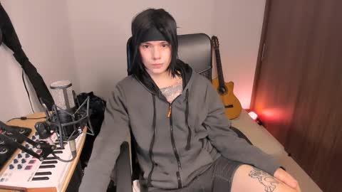 Snapshot of adam_rocket chatting on October 17, 2025, 1:31 am  Adam online show from October 17, 2025, 1:31 am