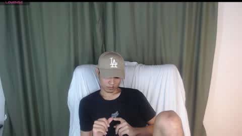 Snapshot of adam_sinclair chatting on November 4, 2025, 4:11 am adam_sinclair online show from November 4, 2025, 4:11 am