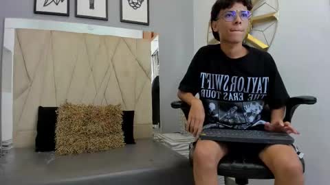 Adams Bobby online show from October 28, 2025, 12:19 pm