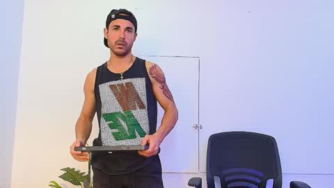 Im Adams Sanz online show from April 3, 2026, 7:12 pm