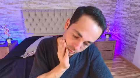 Im Adams Sanz online show from April 17, 2026, 12:02 am