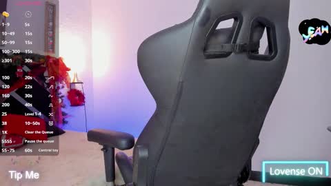 Adan Oriol online show from December 17, 2025, 7:42 pm