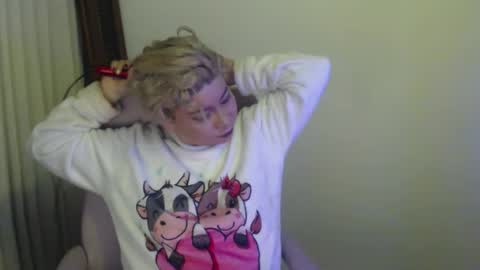 Snapshot of adan_romanoff chatting on February 10, 2026, 8:29 am adan_romanoff online show from February 10, 2026, 8:29 am