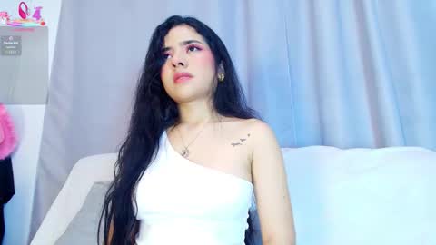  Adara Johnson  online show from November 10, 2025, 11:42 am