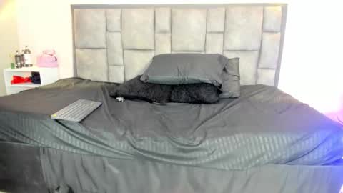 adela online show from February 19, 2026, 4:52 am