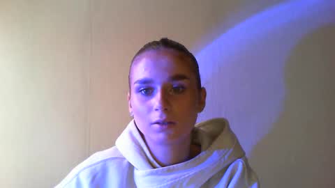 Adele Amore online show from February 7, 2025, 7:18 am