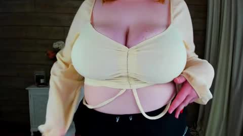 adelemoor online show from March 7, 2025, 8:44 pm