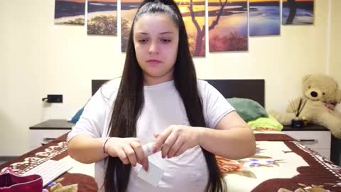 Adellineee online show from December 3, 2025, 9:57 pm